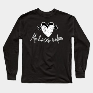 Motivational and romantic phrase in Spanish: You make me fly with two winged hearts. Long Sleeve T-Shirt